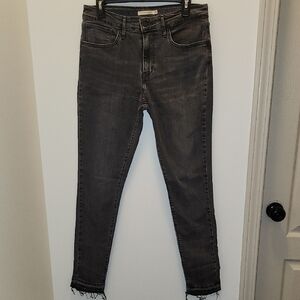 Levi's 721 High Rise Skinny Black Raw Hem Size 30, 28" Inseam